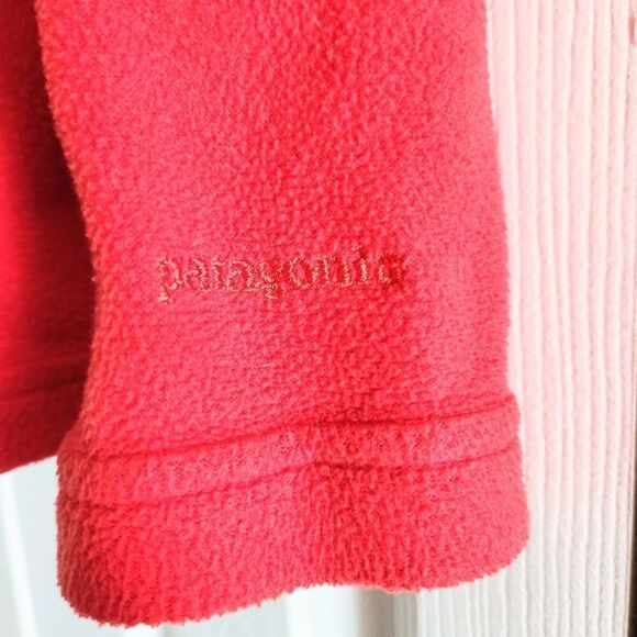 Patagonia Women's Tomato 🍅 Red Pullover Hooded Fleece, Size Small - Picture 3 of 4